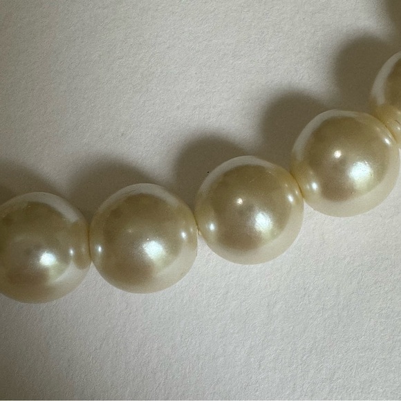 Vintage Anthropologie Black Rose Faux Pearl Stretch Statement Bracelet - Picture 10 of 14
